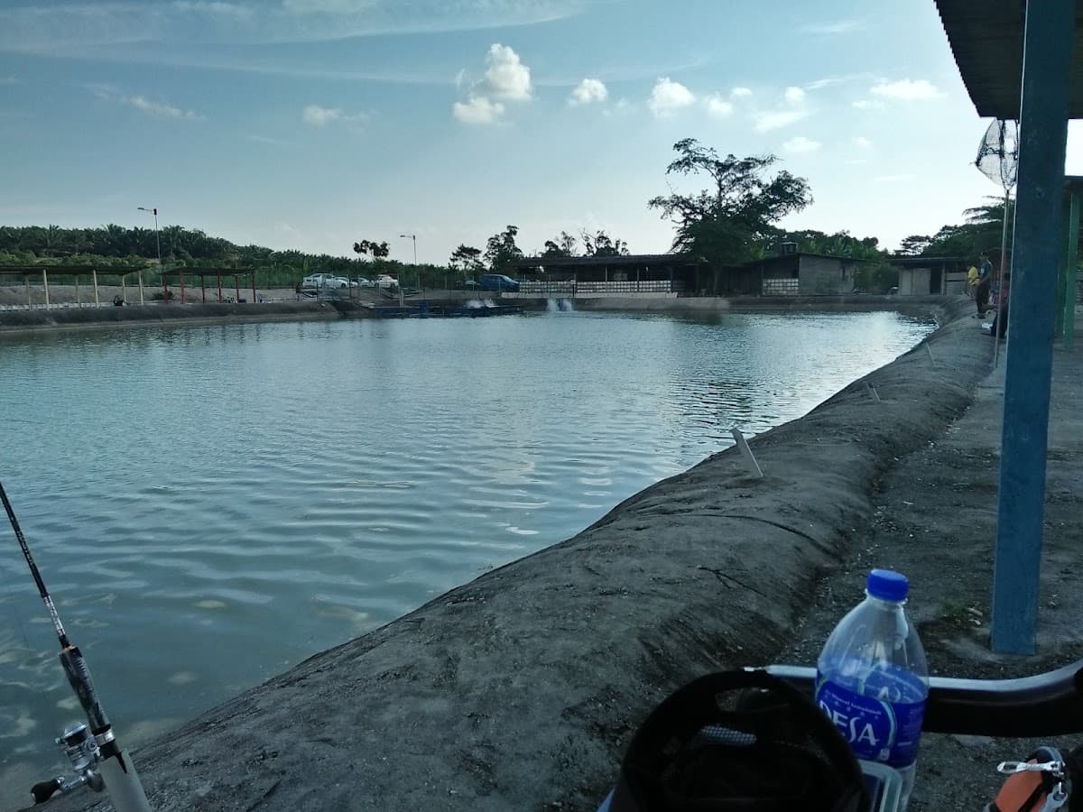 Kolam pancing seluyut